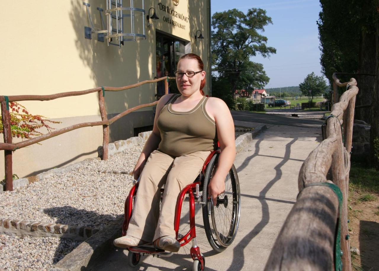 Familien- Und Freizeithotel Gutshaus Petkus Екстер'єр фото