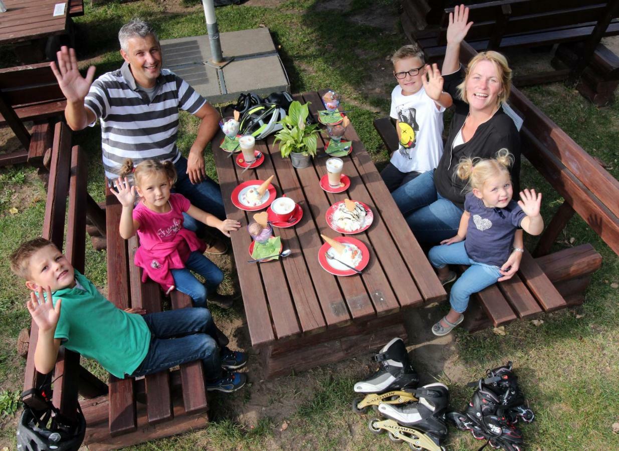 Familien- Und Freizeithotel Gutshaus Petkus Екстер'єр фото